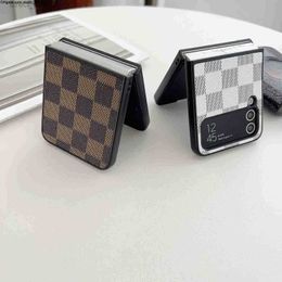 Cajas de lujo de Teléfono de diseñador para Samsung Galaxy Zflip 4 3 Case de protección plegable a cuadros vintage