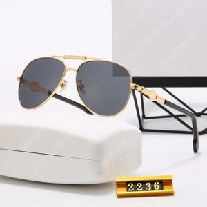 Diseñador Piloto Gafas de sol Ciclo Lujoso Moda Gafas de sol Metal Tendencia Colorido Recubierto Para hombre Para mujer Vintage Deporte Verano Polarizar Gafas de sol