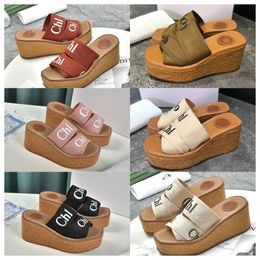 Designer Platform Sandal Flat Chlos Fashion Mule Mule Designer Sliders Femmes Slipper Men Outdoor Loafer Summer Casual Shoes Black White Slide Beach Canvas