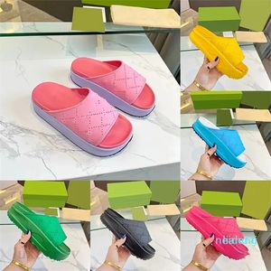 Designer Platform Slippers Vrouwen Sandalen Rubber Slides Mid Heel Reliëf Slipper Designer Muilezels Dikke Zool Flats Zomer Strand Flip Flops