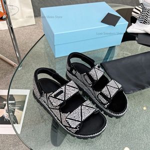 Designer Platform Zomersandalen Glides Open Round Toe Rhinestone verfraaid echte lederen vakantie strand sandaal sandaal schoenen damesfabriek schoeisel met doos