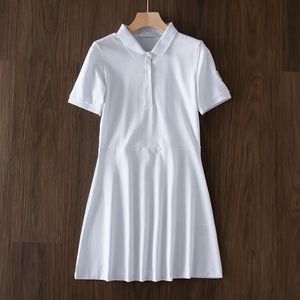 Las mujeres del diseñador visten el cuello del polo nuevo color puro blanco / negro / azul cintura deportiva vestido delgado falda de camiseta de algodón de verano