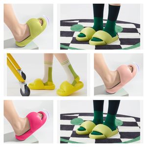 Designer Pool Sandals couples hommes Femmes Summer chaussures plates Fashion Beach Slippers Slides Classic Designer Slides For Women Leather Slippers Couples