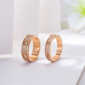 Designer Popular Carter Ring Full Sky Star 18K Gold Couple Couple de Titanium Steel Diamond Love Zh9h