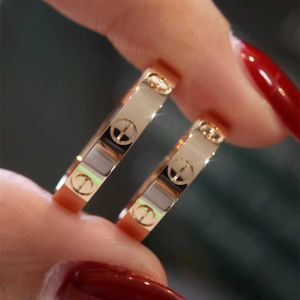 Diseñador popular carter tornillo patrón clásico anillo de una palabra 925 plateado esterlina plateado 18 k de oro cara brillante de tres diamantes de ancho de ancho ancho estrecho