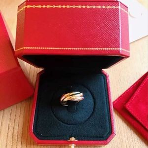 Designer Popular CNC Sculpture Reproduction High Edition Gold plaquée 18k Ring avec des couleurs Cross Couple for Men and Women