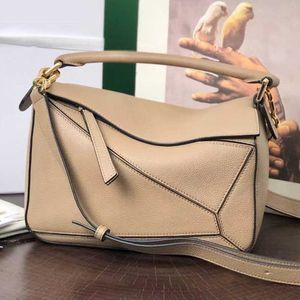 Designer Premium Mini Puzzle Bag Avec peau de vache Splice Fine cuir Géométrie Sac Simple Épaule Oblique Croix Oreiller Sac Handba