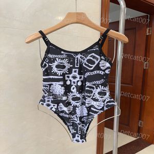 Diseñador Impreso Bikini de una pieza Traje de baño sexy con fugas Letras de diamantes de imitación Adornan Bikinis de playa para mujer Traje de baño de surf de verano