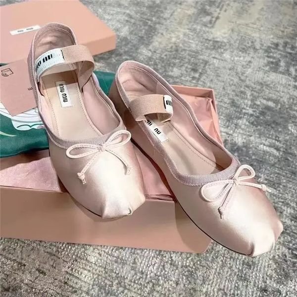 Designer professionnel danse ballet chaussures plates ballerines en satin plate-forme arc bouche peu profonde chaussure unique sandales plates femmes mocassins