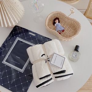Designer Pure Coton serviette de bain serviette de serviette pour femmes hommes de bain de luxe serviettes de bain doux lavage de salle de bain absorbants de maison absorbante avec lettre 251i