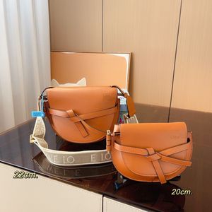 Bolso de la silla de montar Top Saddle Bolsos para el hombro para mujeres para mujeres Bolsas de la almeja de cuero de alta gama Bag Border Bordado de lujo Bordado de cuerpo anchado