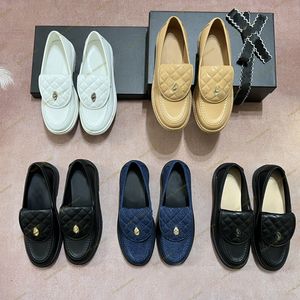 Designer gewatteerde loafers dames kleding schoenen lambskineh mocassins loafer mode flat canvas schoen zwart patent denim blauwe lederen sneakers luxe slippers maat 35-40