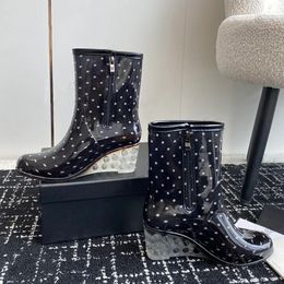 Designer Rain Boots Luxury Brand Rain Bootswomens Talons de coin Boots Rain Boots Slip on Casual Shoe Classic With Dot 24SS Summer Summer Imperproof Work Western Cowboy chaud