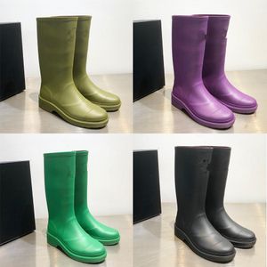Boots de pluie de créateurs Toe carré Femmes Boots de pluie épais épaisses épaisses semelle Boot étanche Boot en caoutchouc Botte de caoutchouc vert blanc noir