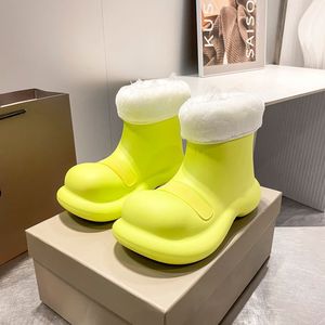 Designer Rainboots Femmes Mode Bottes de pluie antidérapantes Chaussures d'eau pour adultes Bottes courtes de loisirs imperméables avec laine chaude gros orteil Bottines de neige d'hiver pour femmes