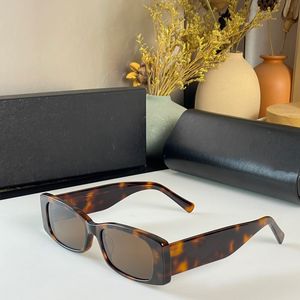 Lunettes de soleil design de style rétro pour la conduite en extérieur B0260 Résistant aux UV, résistant aux radiations et antireflet plein de charme pour lunettes de soleil de luxe pour femmes