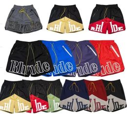 Diseñador Rhude Pantalones cortos para hombre Moda de verano Pantalones de playa Hombres Ropa de calle de alta calidad Rojo Azul Negro Púrpura Gris Pantalones verdes Pantalones cortos sueltos para hombre
