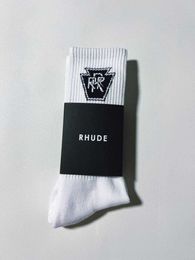 Diseñador Rhude Socks Men Sock Women Luxury Algodón de alta calidad Algodón Pure Confort Representante de desodorización absorbe sudor de alojamiento.