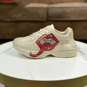 Designer Rhython Schoen Heren Dames Casual Schoenen Sneaker Lip Sport Dikke Zolen Dames Cartoon Letter Dikke Soleg Familie Beige Kameel Platform Schoen 35-45 3.20 19