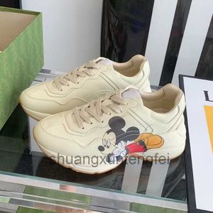 Diseñador Rhyton Zapatos casuales de primera calidad Zapatilla de deporte Hombres Mujeres Zapato Fresa Onda Boca Tigre Web Impresión Vintage Entrenador Hombre Mujer Variedad de estilos Beige Ébano Pensar