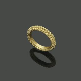 Designer Ring 18k Gold Love Ring VC letter drie rij ronde kraal ring Paar gouden Vrouwelijke Vrouwen Gift Engagement mode-sieraden