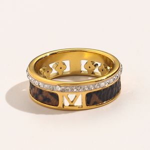 Bague de créateur plaqué or 18 carats, bagues de créateurs de luxe pour femmes, lettres en cuir, bagues de fleurs, bagues de couple de mode, fiançailles, cadeau de vacances à la mode