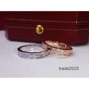 Designer Ring 2024 Couple de créateurs de luxe avec un côté et un diamant de l'autre côtéLes produits exquis font des cadeaux polyvalents, bons et agréables