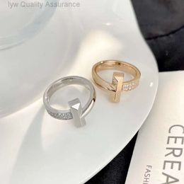 Designerring voor vrouw Tiffanybead Ring Luxe liefde Ring T Familiering Di Familie Hoge versie Brede Half Diamond Set Ring Vereenvoudigd T-vormig