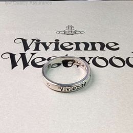 Anneau de designer pour femme Viviennes Westwoods Luxury Saturn Ring Western Empress Dowagers New High Version Letter Ring avec un design minimaliste et petite forme corrodé