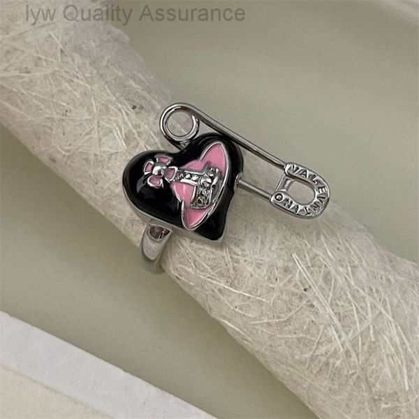 Anneau de créateur pour femme Viviennes Westwoods Luxury Saturn Ring The Empress Dowagers Black Pink Love Ring est une bague de personnalité douce et cool