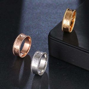 Bague de créateur trèfle à quatre feuilles, bijoux de luxe, bague d'impression lisse gravée, haute qualité, classique, mode, bague pour femmes, cadeau de bijoux Van Clee pour la Saint-Valentin