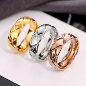 Ontwerperring Liefdesring Bandring Modeontwerper Sieraden Titanium Staal Enkel raster Ringen met diamanten Casual paar Klassiek Goud Zilver Roos