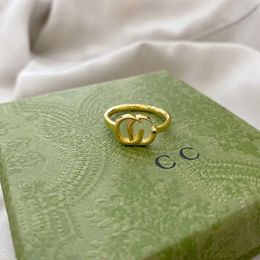 Ring de créateur Luxury Sonnets de créateurs pour femmes Men Rings Gold Letters Gold Couple de mode Rings Engagement Cadeaux de vacances à la mode avec boîte