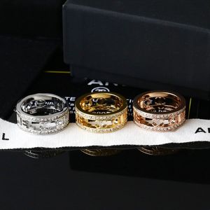 Designer Ring Luxe Ringen voor vrouwen Mannen Hollow Out Ringen Diamanten Mode Trendy Klassieke Letter Ringen Premium Hoge Kwaliteit Geschenken Nieuw