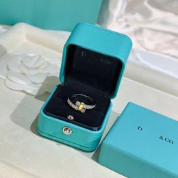 Anillo de diseñador de lujo para mujer anillo de diamantes tendencia moda joyería clásica Estilos de pareja Aniversario muy buen regalo