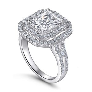 Bague de créateur Nouveau produit Diamant carré S925 3CT Bague en argent pur Échelle pour femme Place Zircon Rangée Diamant Ornement en argent Pas facile à décolorer Bague