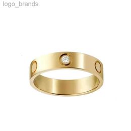 Anillo de diseñador Anillos Nuevo anillo de amor Joyas de lujo Anillos de oro para mujeres Aleación de acero de titanio Proceso chapado en oro Accesorios de moda Nunca se desvanecen No son alérgicos