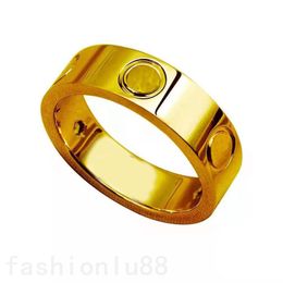 Bague de créateur bagues d'amour de mariage pour femme hommes bijoux de luxe classiques or diamant 4 5 6 mm accessoires de bijoux bague pour hommes vis classique formelle zb010