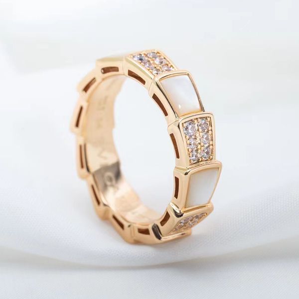 Anillo de diseñador Juego de anillo de joyería de lujo con letras de diamantes Joyas de diamantes Temperamento de joyería Anillo versátil fácil de usar bien regalos múltiples estilos