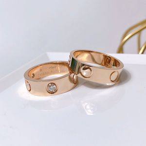 Anello di design Anello da donna Design a tre diamanti Fidanzamento Gioielli da donna Temperamento Stile di moda versatile Regali di gioielli Le scatole regalo sono