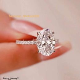 Designer Ring Yuying Custom 18K White Gold D Oval Cut Moissanite Dames sieraden trouwring verlovingsring