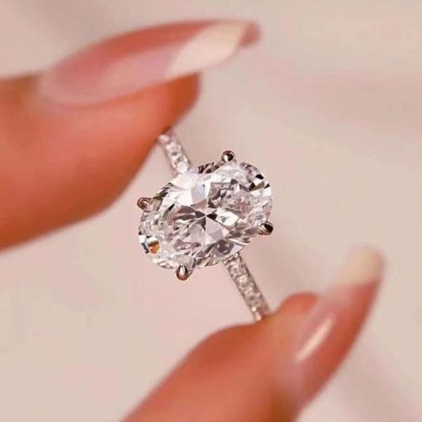 Anillo de diseñador Yuying personalizado 18K oro blanco D corte ovalado Moissanite joyería de mujer anillo de boda anillo de compromiso 5849