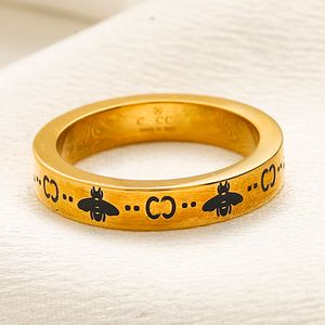 Bagues de créateurs Bague en acier inoxydable plaqué or 18 carats Marque Lettre Bagues Mode Luxe Femmes Bijoux de mariage Cadeau de Noël Taille: 6 7 8 9