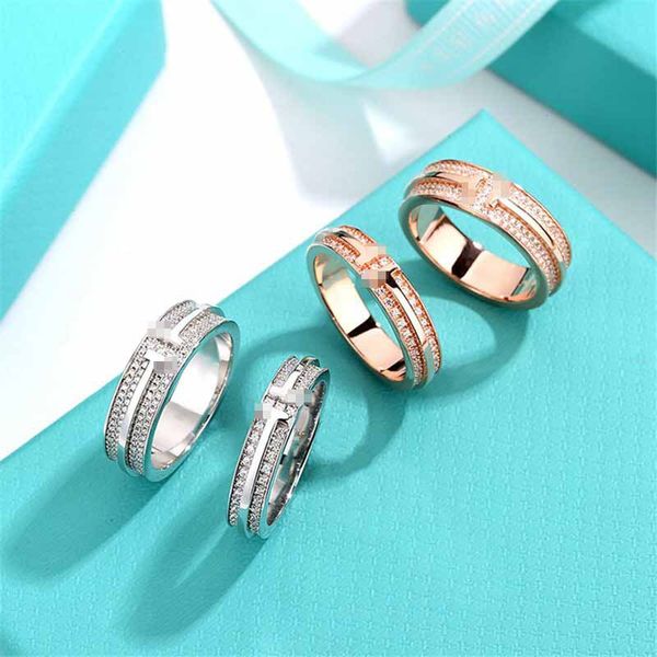 Banne de bande de créateurs Anneaux 925 STERLING SILPS Silver Ringestone Gold Gift Couple Couple avec une boîte bleue d'origine pour les hommes et les femmes Proposition d'engagement