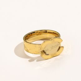 Designer -ringen voor vrouwen klassieke luxe modeontwerp unisex roestvrijstalen ringen ideaal voor verjaardagsfeestjes en dagelijkse slijtage groothandel