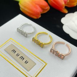 Bagues de créateurs Lettre de luxe glamour femmes bague ouverte Ajustement de la taille gratuit Matériau non allergène Cadeau de la Saint-Valentin