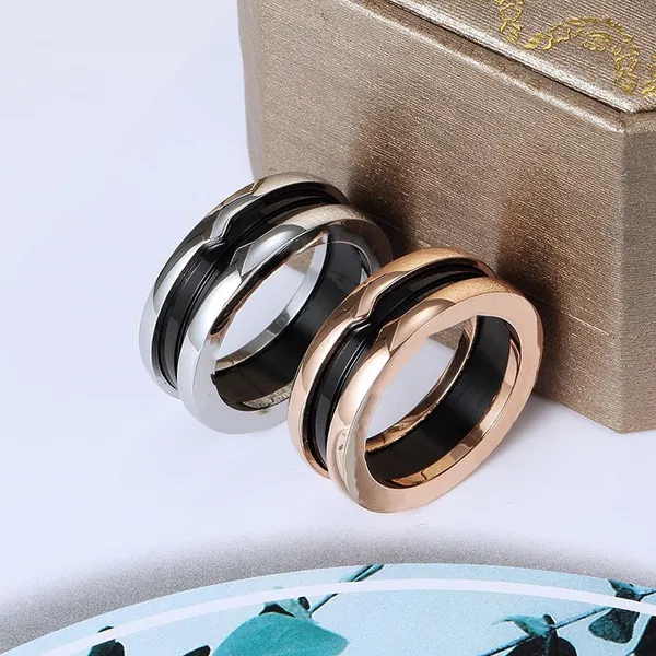 Anillos de diseñador para hombres y mujeres, anillos de moda clásicos, lujo de gama alta con anillos de diamantes, anillos de cerámica para parejas, accesorios de joyería para bodas, regalos de Navidad