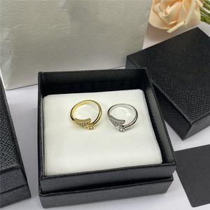 Designer ringen heren verlovingsringen voor vrouwen luxe brief klassieke gouden ring titanium staal gegraveerde liefde sieraden hoge kwaliteit