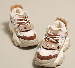 Arrunas de diseño Botas de mujeres de lujo botas de nieve Botas de cuero genuino Plataforma plana Plataforma Sports Warm Cotton Shoes 9150 'S