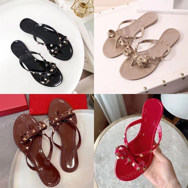 Designer Rivets Sandals Bow Knot Plats de gants plates Filles Girls Chaussures Chaussures Sale-Fashion Summer Flip Flip Femmes Femmes Bottèmes Slippers Place Chaussures Flat Fotthed